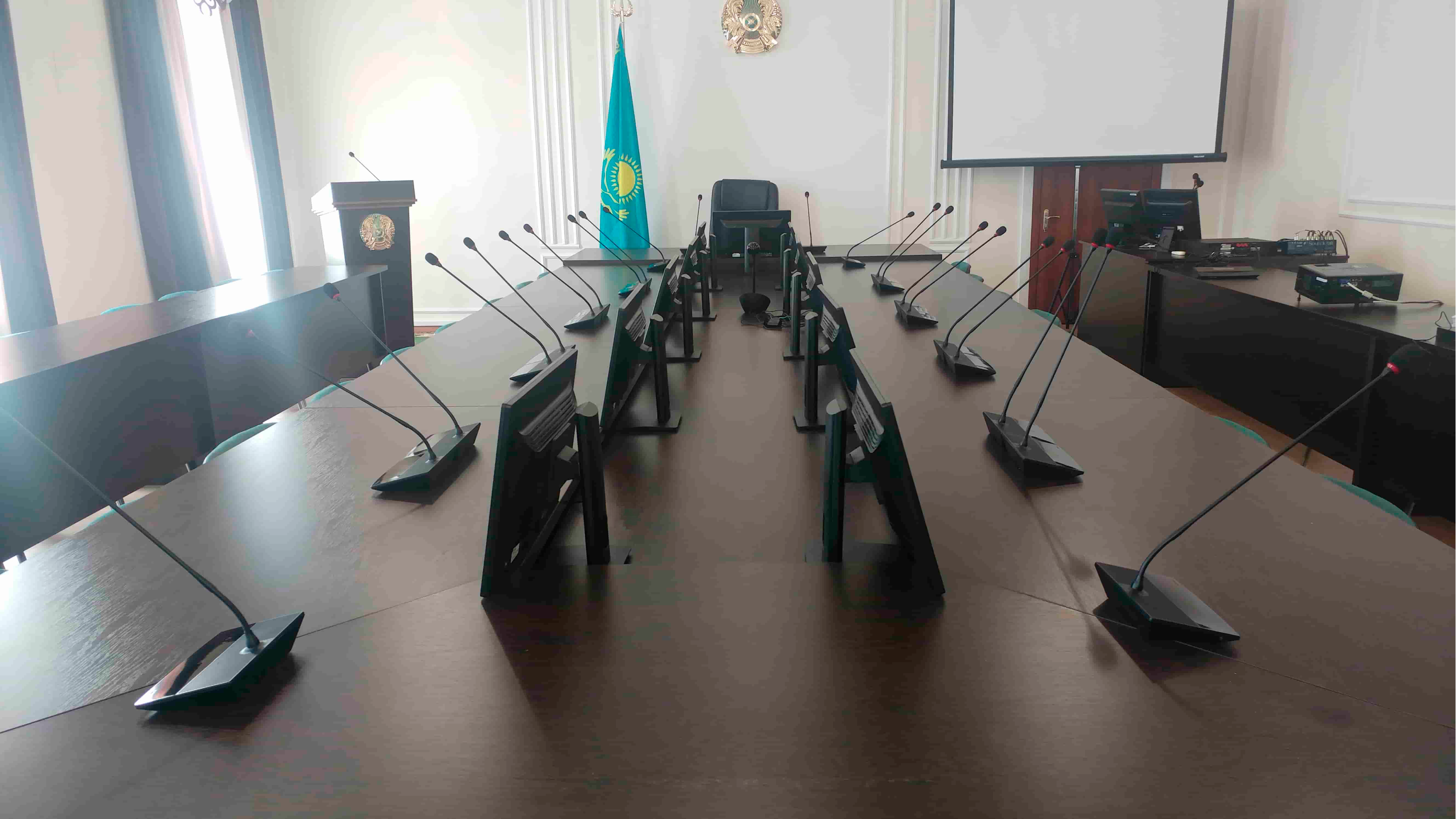 Оснащение конференц-залов персональными мониторами - Акимат Меркенского района